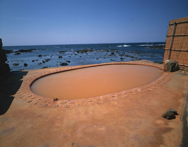 Furo-Fushi Onsen : Koganezaki in Aomori