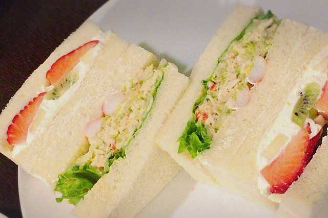 タラバガニのサンドイッチ？！札幌に来たら贅沢なごちそうサンドのお店「さえら」に行ってみよう！