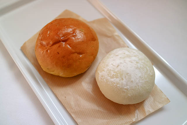豆乳ロールパン　50円(税込)　北海道産カボチャロールパン　50円(税込)