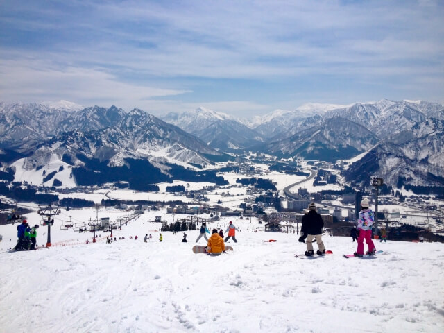 SKIING AND SNOWBOARDING IN JAPAN