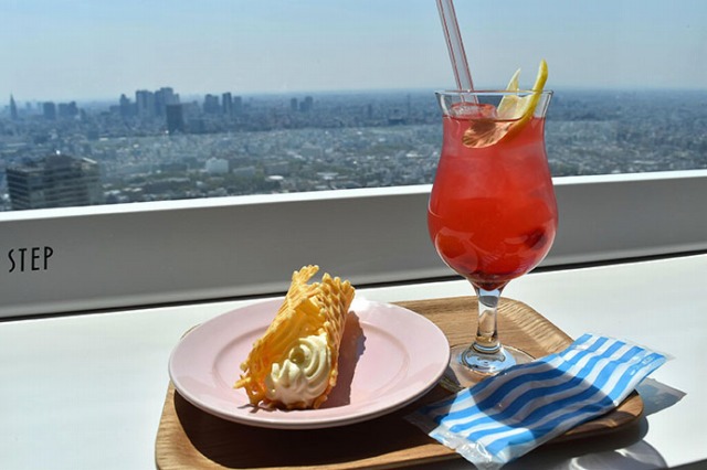 甘酸っぱいふわふわベリーとクリームサンドクッキーの相性は抜群♪
