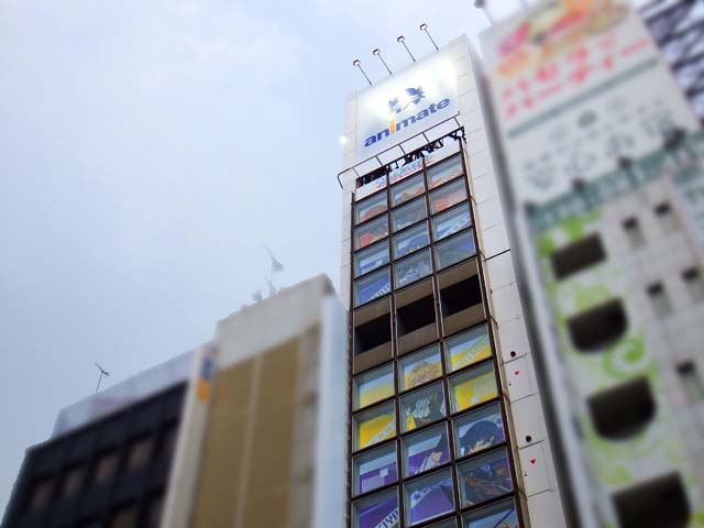 アニメイトAKIBAガールズステーション　遠くからでも分かりやすいうたプリパネルが目印になります！