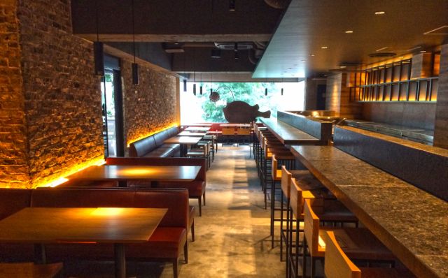 店内の奥に見えるのは「ちょうちんあんこうのアンチャン」です