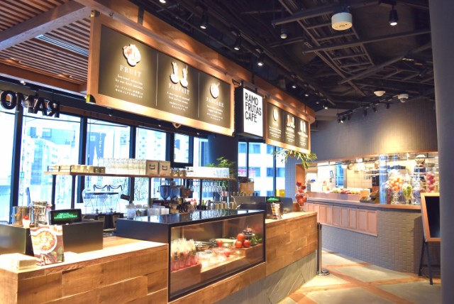 「RAMO FRUTAS CAFE（ラモ　フルータス　カフェ）」　オープンカウンター