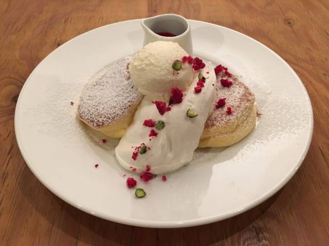 幸せのパンケーキ　クラシカルフランボワーズパンケーキ