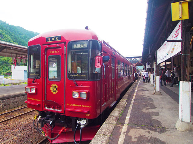 岐阜の女子観光列車の旅　ながらでスイーツ　フォトジェニック鉄道旅　非日常を味わう　鉄女デビュー　絶品スイーツを味わう