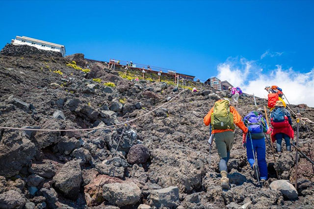 Difficult hike: Mt. Fuji Sea to Summit