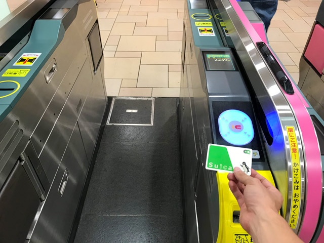 Using Suica IC card at the train station