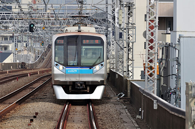 Experience the convenience of travelling using the Tokyo Metro.