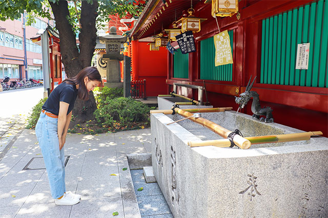 图解】拍手双手合十是错的？正确参拜神社步骤：从洗手～投钱鞠躬动作