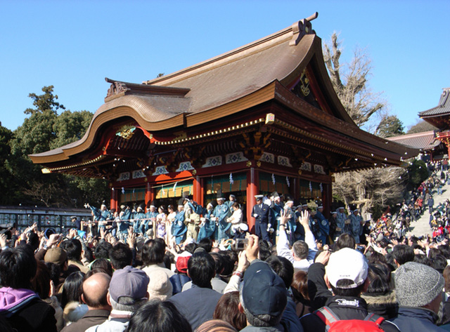 Setsubun (bean throwing festival) at Tsuruoka Hachimangu Shrine