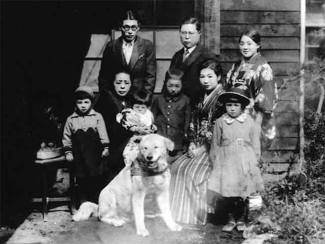 The Ueno family dressed up for a commemorative photograph with Hachiko, who became something of a tourist attraction as his story spread across Japan.
Unknown author, Public domain, via Wikimedia Commons