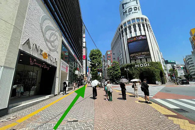 ここで矢印方向へ