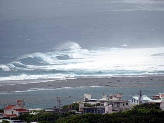 Guida ai tifoni per il turismo a Okinawa: rischi meteorologici mensili e modi per divertirsi al chiuso