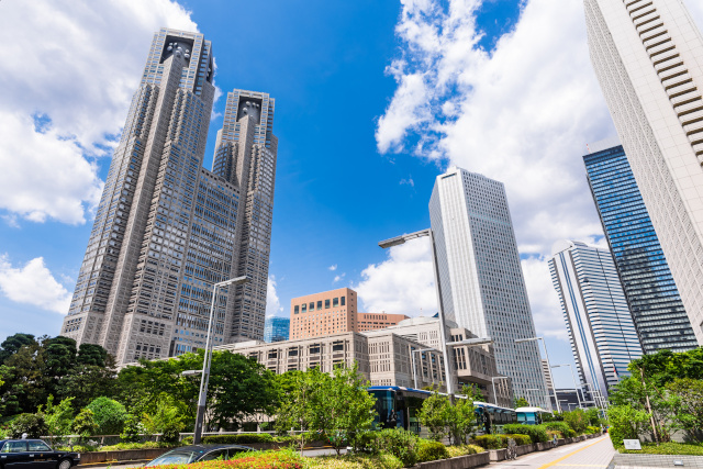 Shinjuku Guide: Enjoying a Variety of Attractions from Skyscrapers to Alleyways