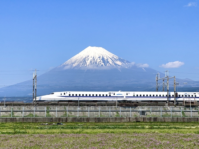 Shinkansen vs Airplane: A Complete Comparison｜How to Travel and Book from Tokyo to Osaka and Tokyo to Fukuoka