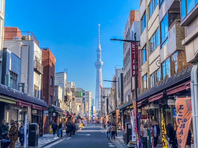 &Agrave; seulement 10 minutes d&rsquo;Asakusa ! Profitez de voir, acheter et cr&eacute;er dans la &laquo; rue des ustensiles de Kappabashi &raquo; &ndash; des &eacute;quipements professionnels aux adorables vaisselle japonaise, jusqu&rsquo;aux exp&eacute;riences de fabrication de faux aliments.