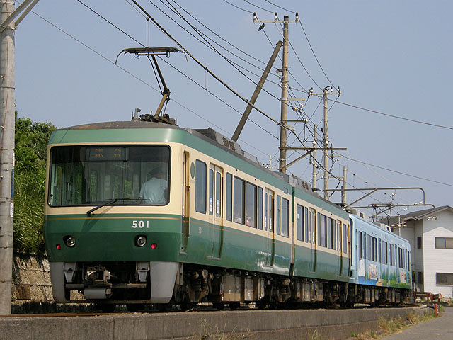 坐上從「東京車站」首發的電車前往鎌倉
