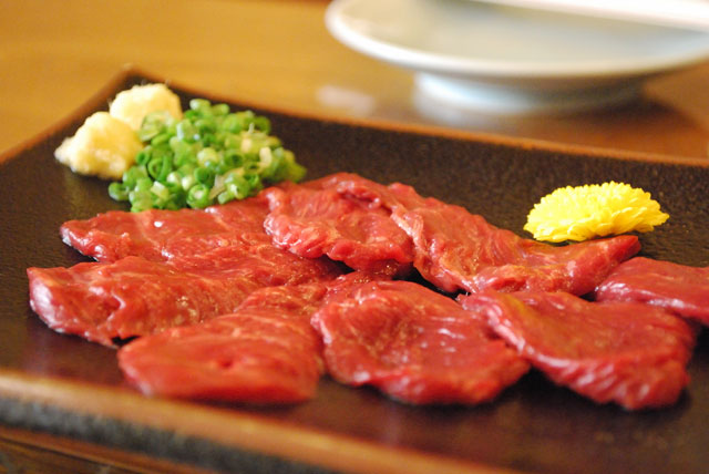 【偉人の愛した郷土料理】熊本県「馬刺し」は豪傑が領土に広めた！？