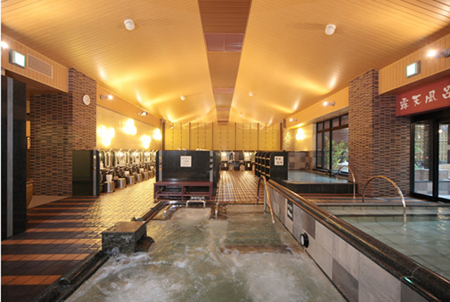 多樣的室內浴池（照片提供：おふろの王様）