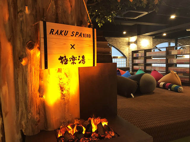 RAKU SPA 1010 神田的入口。多條路線都能輕鬆抵達。