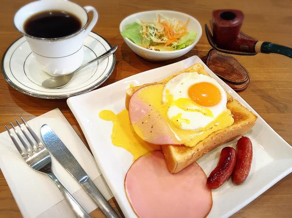 「シャーロック・ホームズの朝食(サラダ付き)」※パイプはつきません　980円(税込)