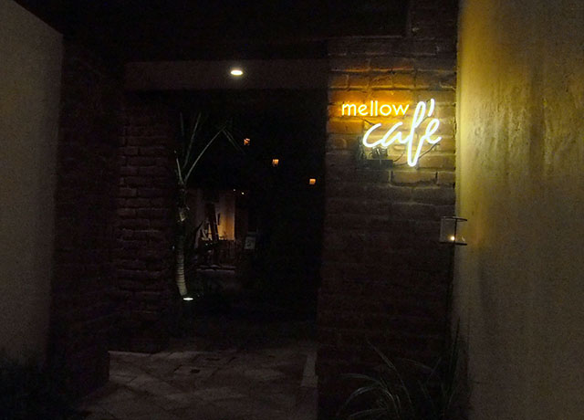 mellow cafe　看板