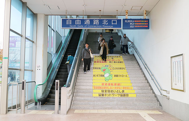 치쿠젠마에바루 역 북쪽출구(버스는 북쪽출구로)