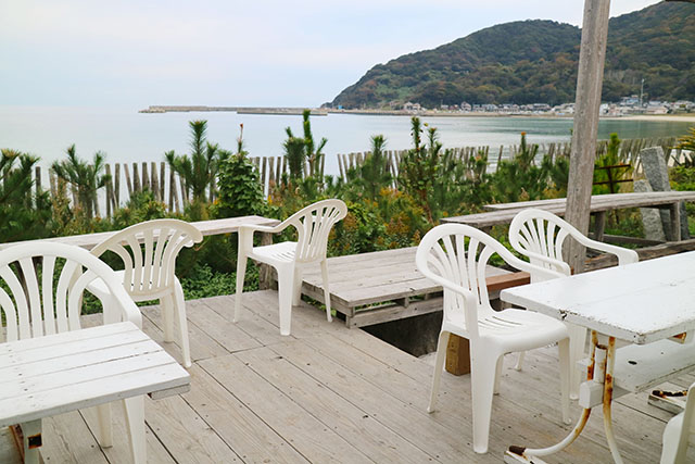 テラスの席からは開放的なオーシャンビュー