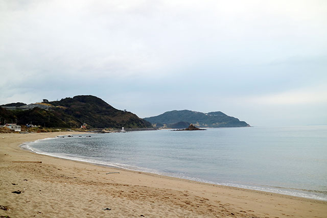 すぐ側には開放的なビーチが広がっています