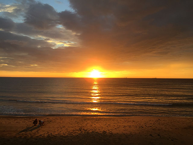 Beach Cafe SUNSETから見える美しい夕日