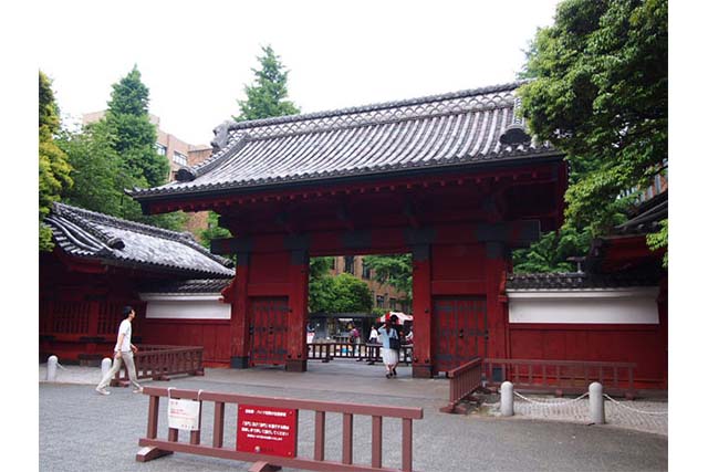 東大の「赤門」。正式名称は「旧加賀藩屋敷御守殿門」。