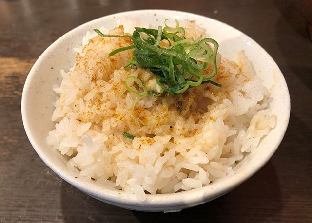 濃厚スープをごはんにかけてシメ。