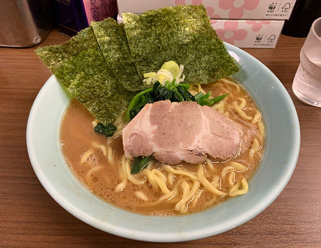 「横浜家系らーめん 侍」の「らーめん」750円（税込）