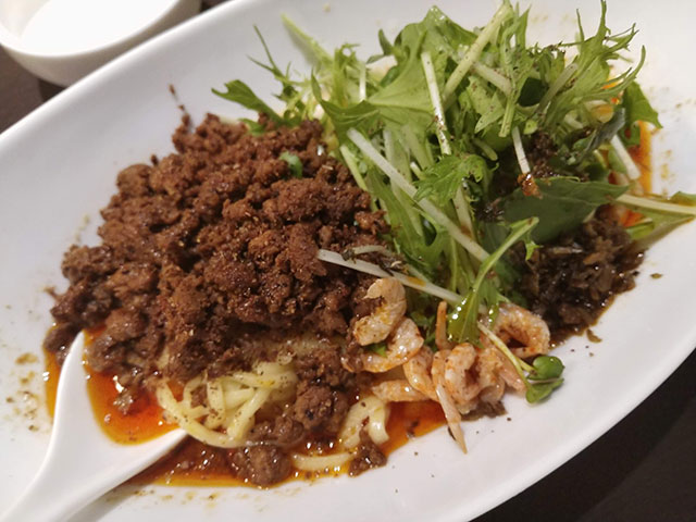 「四川担担麺 阿吽(しせんたんたんめん あうん)」の「つゆ無し担担麺」850円（税込）