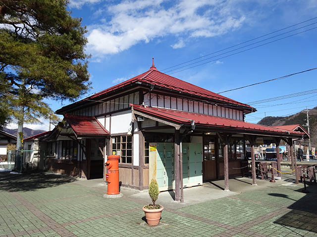 右手に出ると「長瀞町観光案内所」があり、レンタサイクルも利用可能。