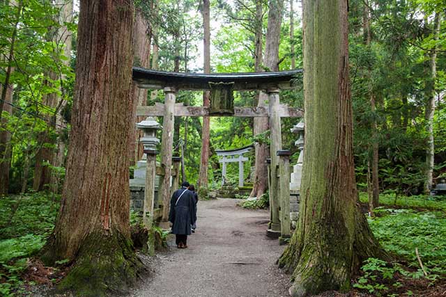 神秘的な雰囲気の「十和田神社」
