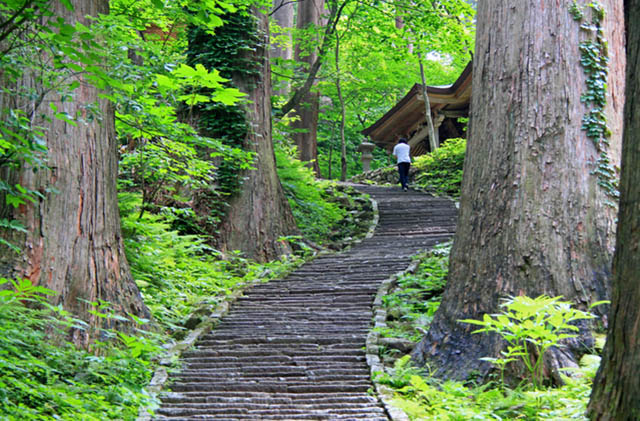 羽黒山　2446段の石段