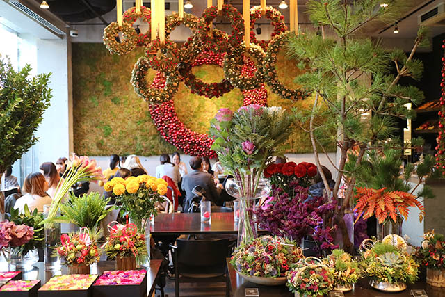 「Nicolai Bergmann Flowers & Design Flagship Store(ニコライ バーグマン フラワーズ アンド デザイン フラッグシップストア）」　カフェ