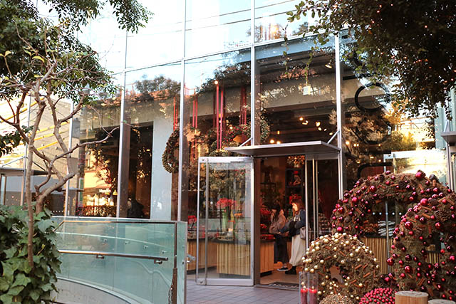 「Nicolai Bergmann Flowers & Design Flagship Store(ニコライ バーグマン フラワーズ アンド デザイン フラッグシップストア）」　外観