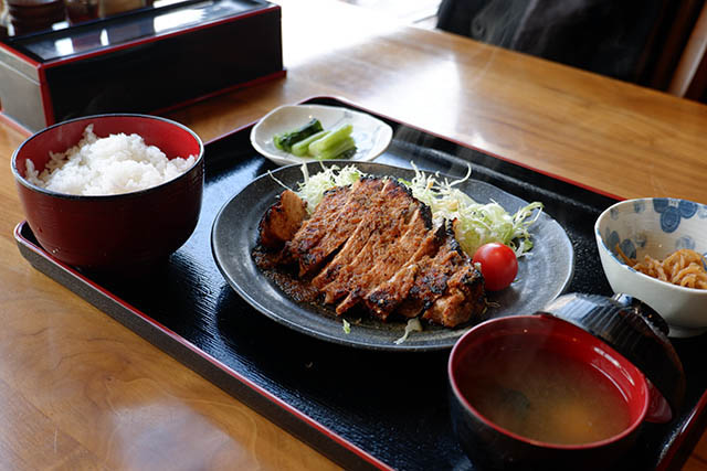 「特製生姜焼定食」　2000円(税込)