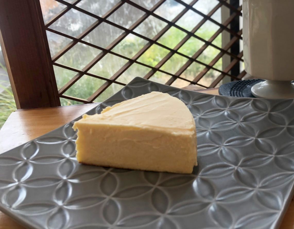 自家製レアチーズのケーキセット 820円（税別）