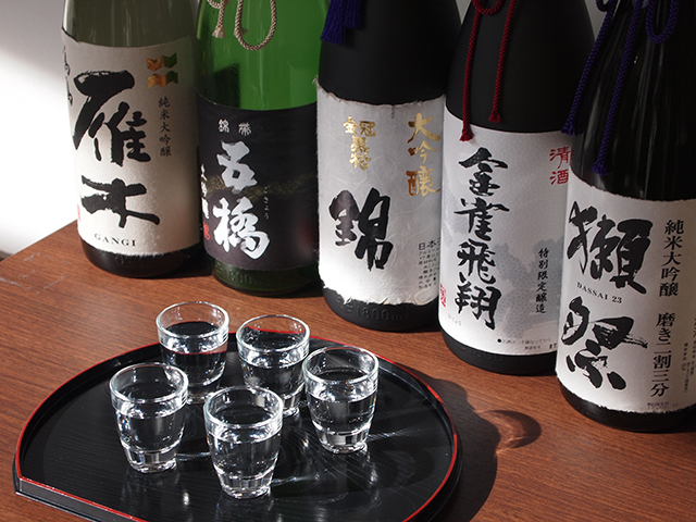 ちょっとずつ嗜める岩国5蔵の日本酒。観光客にも人気