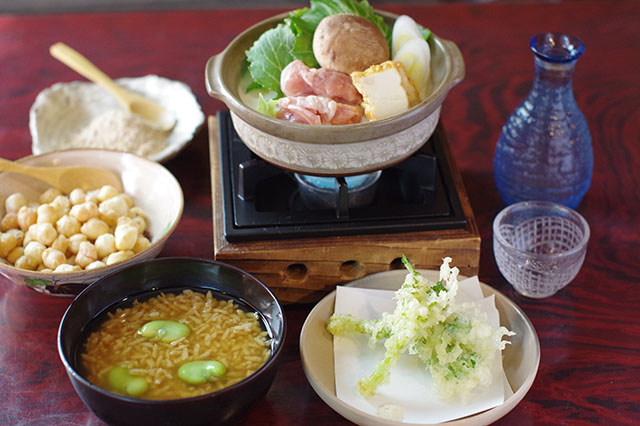 「会席料理」6,480円から / 飛鳥鍋、大和まなの天ぷら、茶粥