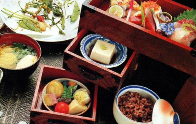 薬膳料理に日本の四季の美しさを取り入れたメニュー