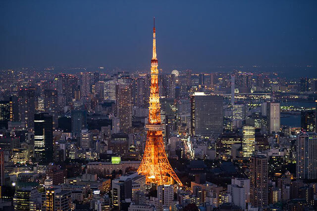 麻布十番: 喝着走着，在夜晚散步到东京塔