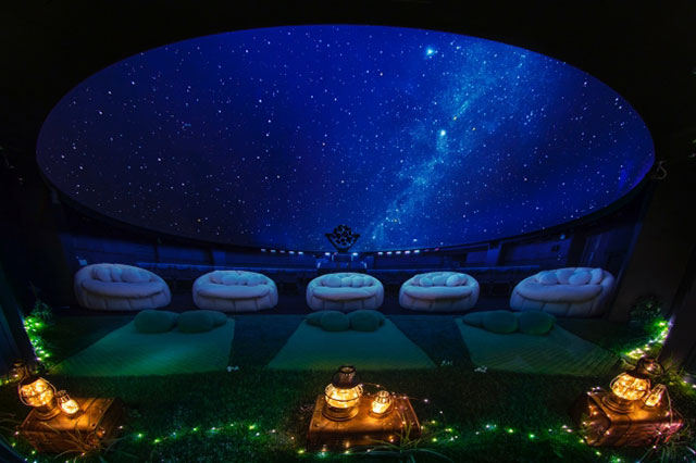Rejuvenate in the heart of Tokyo at a healing planetarium