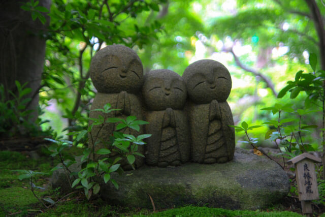 “Ryoen Jizo” three Buddhist statues blessing you with perfect match in love