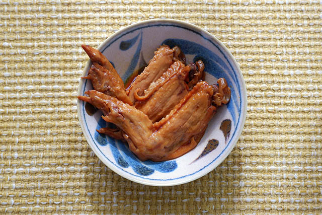 「滷雞翅」（さんわの手羽煮）　3隻　醬油口味　520日圓（含稅）