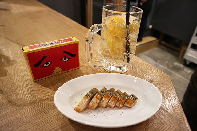 Smoked mackerel “鯖スモーク” (190 yen)